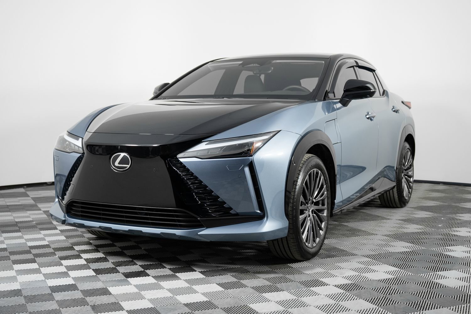 Used 2023 Lexus RZ 450e Premium w/ Accessory Package (2T) image 2