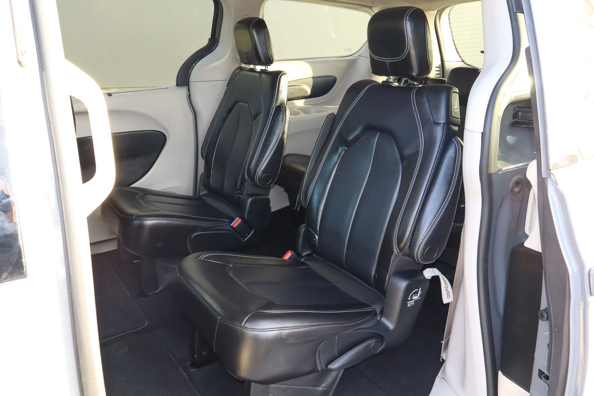 Used 2023 Chrysler Pacifica Touring-L image 8