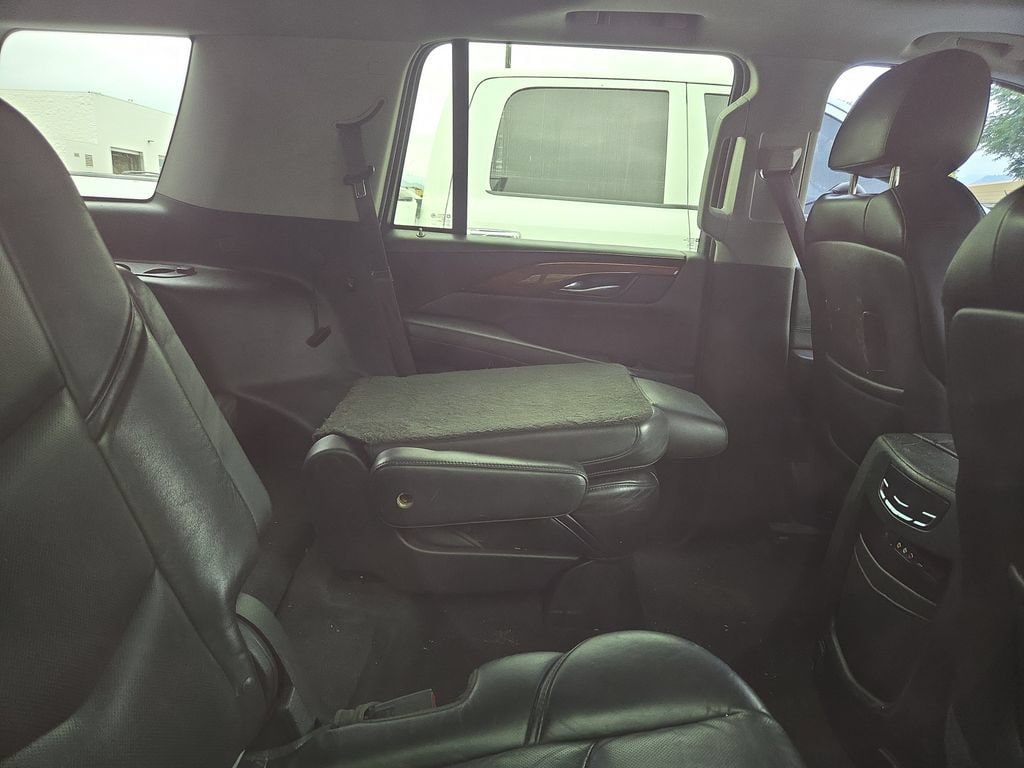 Used 2015 Cadillac Escalade Luxury AWD/4WD image 7