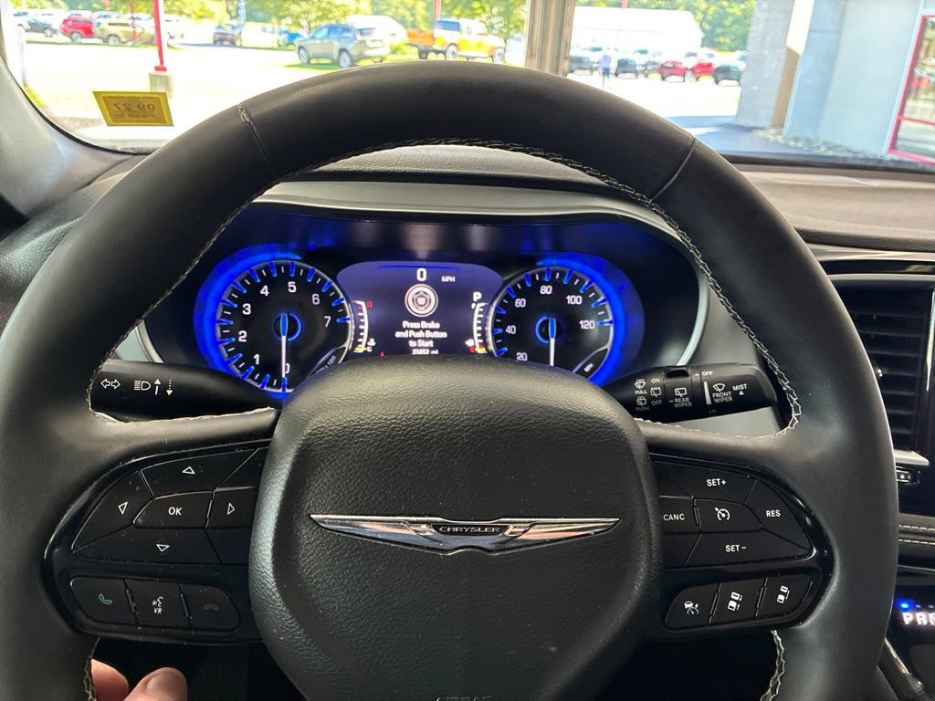 Certified 2025 Chrysler Pacifica Limited FWD image 55
