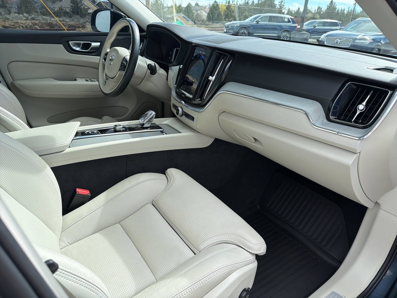 Used 2024 Volvo XC60 B5 Ultimate w/ Protection Package Premier AWD/4WD image 27