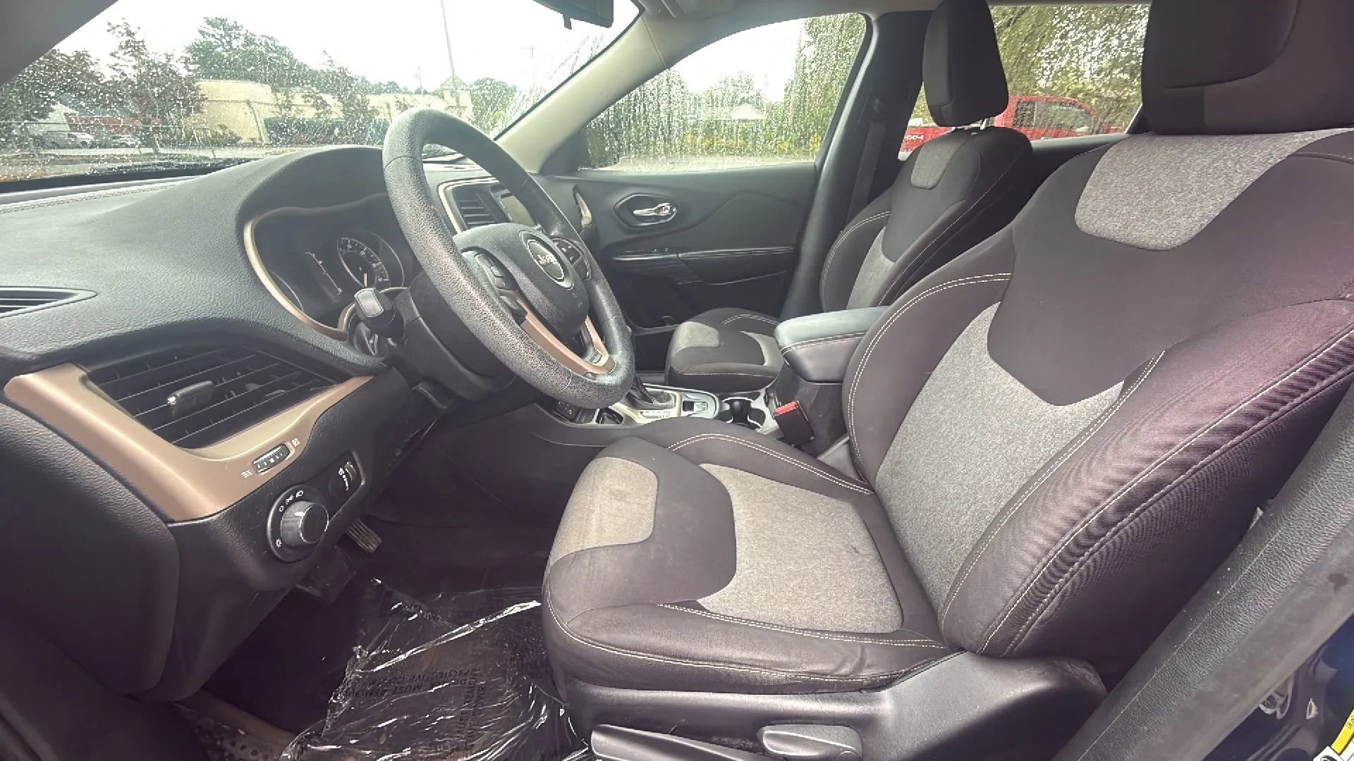 Used 2014 Jeep Cherokee Sport image 17