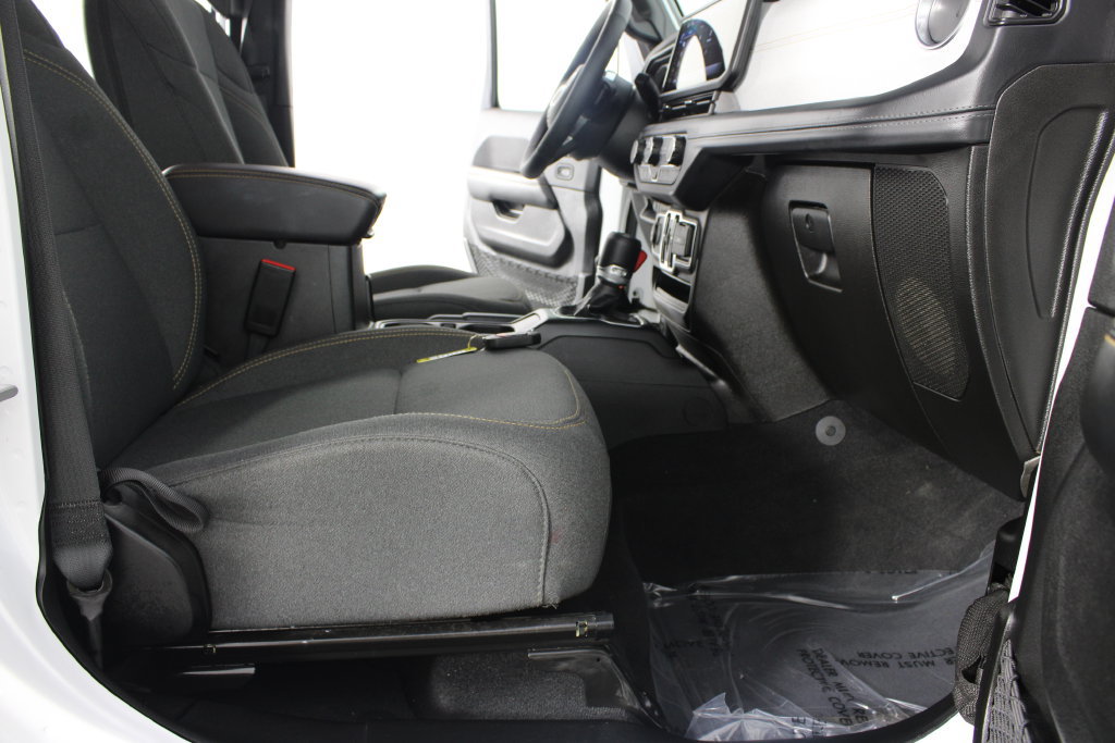 Used 2025 Jeep Wrangler Unlimited Sahara w/ Safety Group AWD/4WD image 19
