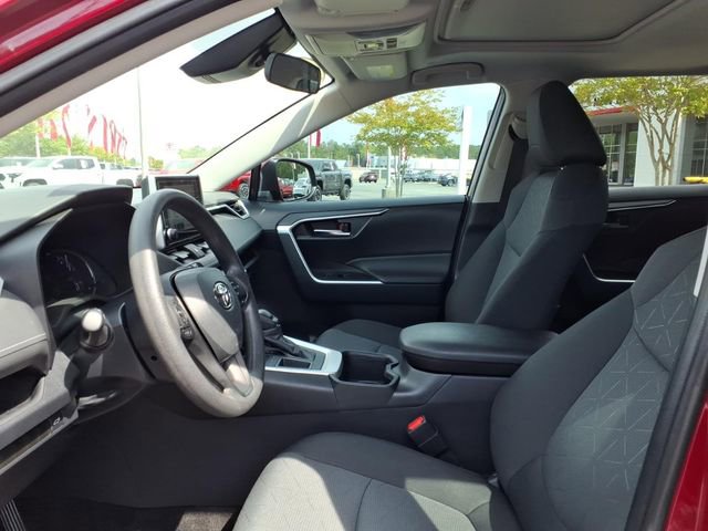 Used 2024 Toyota RAV4 XLE w/ Convenience Package image 5