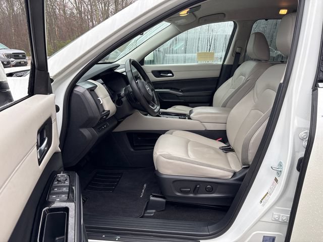 Used 2024 Nissan Pathfinder SL AWD/4WD image 29