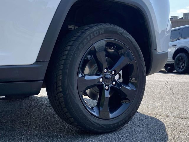 Used 2023 Jeep Grand Cherokee Altitude RWD image 11