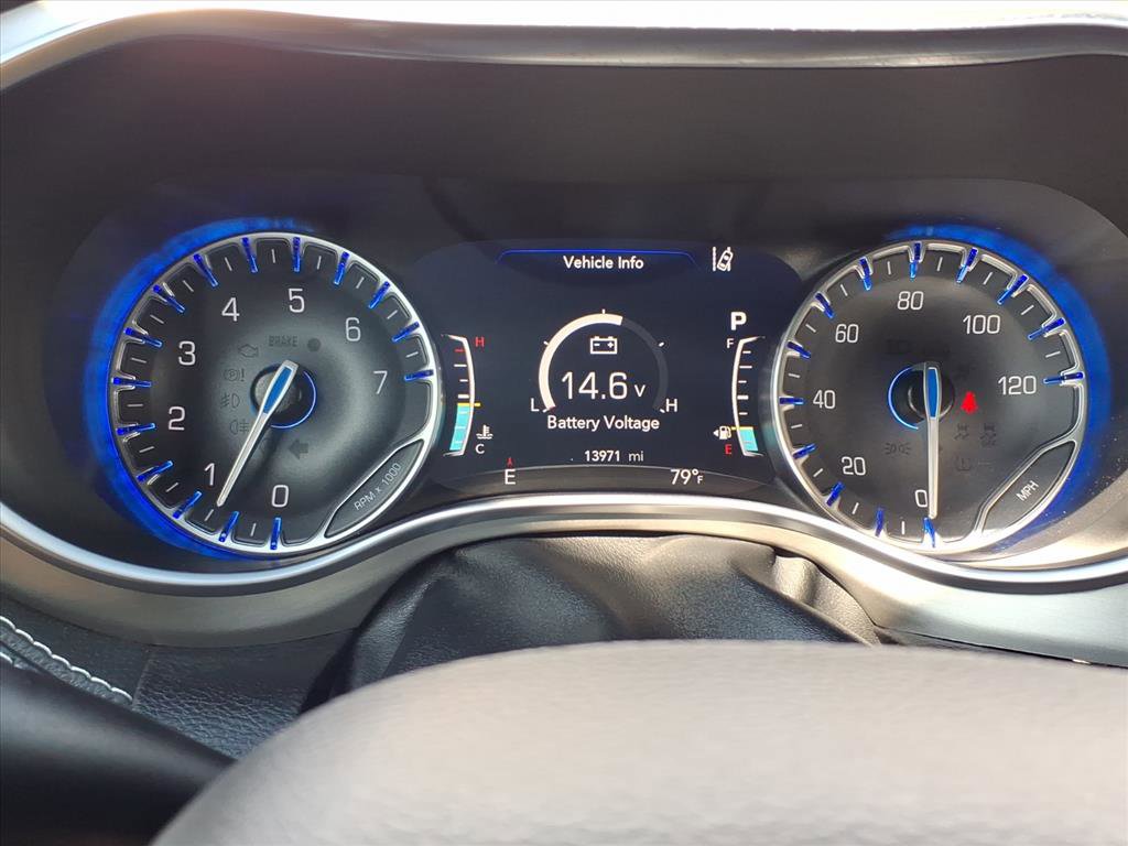 Used 2024 Chrysler Pacifica Limited w/ S Appearance Package image 17