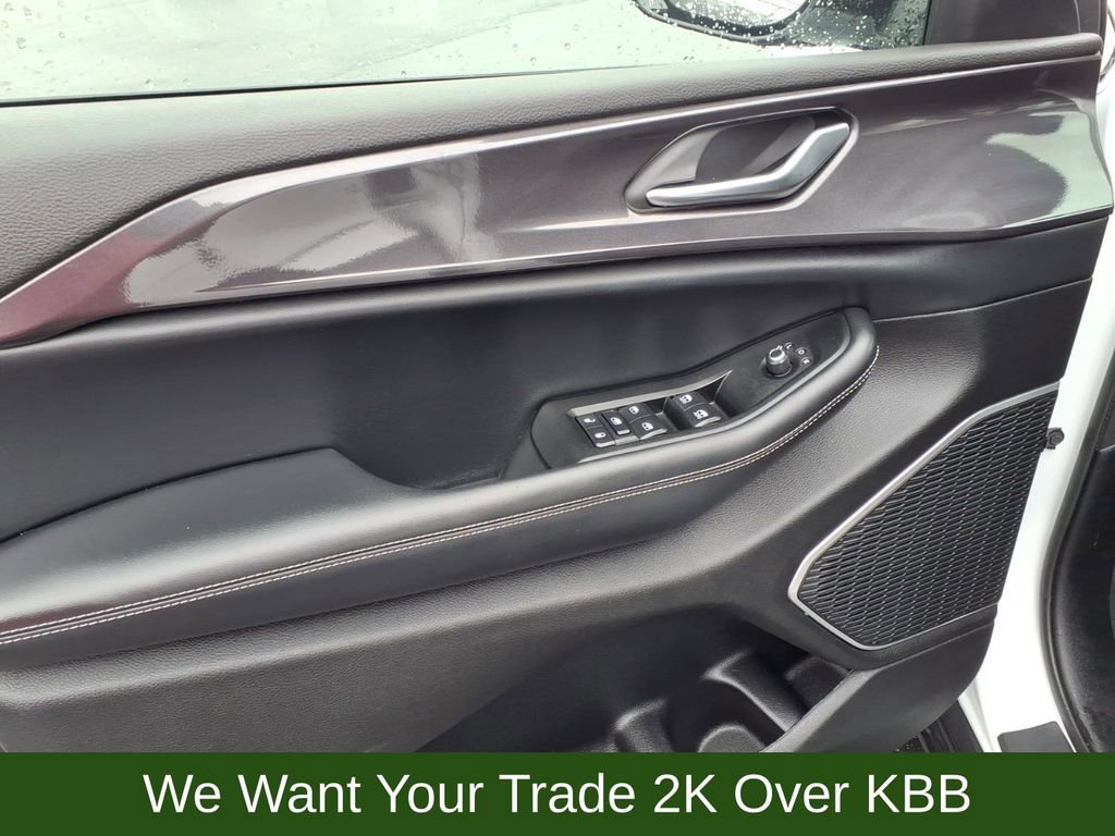 Used 2021 Jeep Grand Cherokee L Laredo image 11