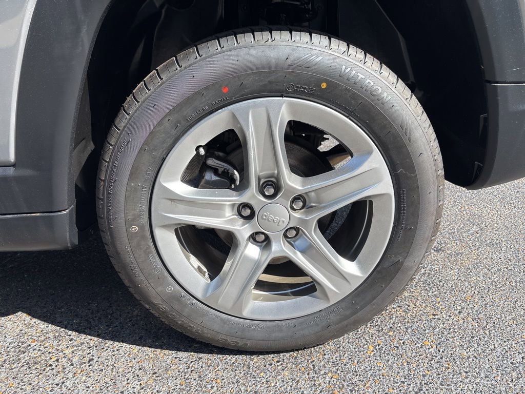 Used 2024 Jeep Compass Latitude image 26