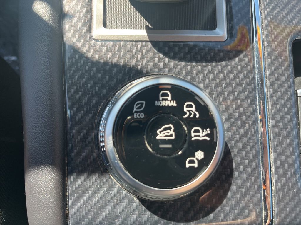 Used 2024 Mitsubishi Outlander ES image 16