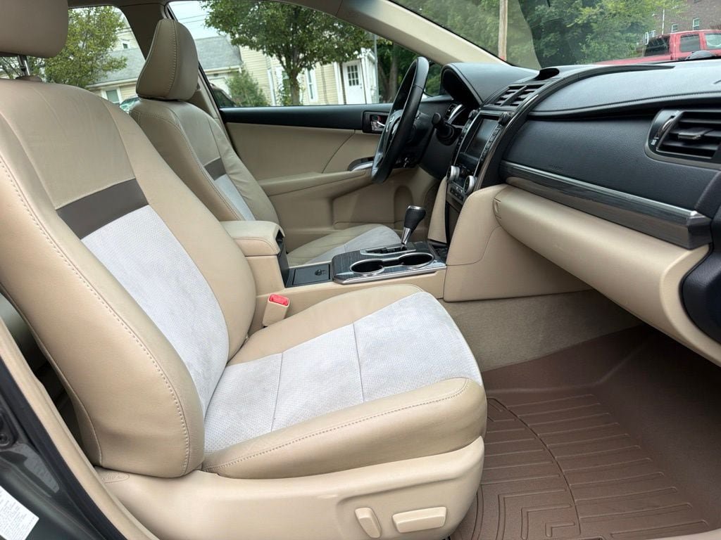 Used 2012 Toyota Camry XLE w/ Leather Pkg FWD image 30
