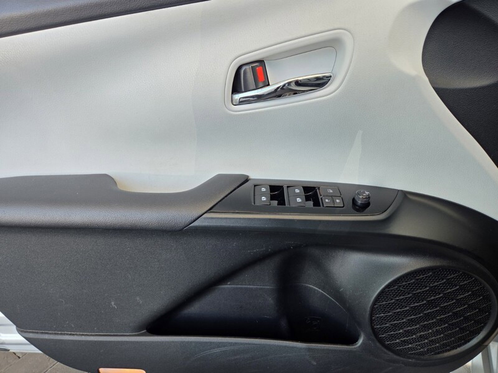 Used 2017 Toyota Prius Prime Premium FWD image 22