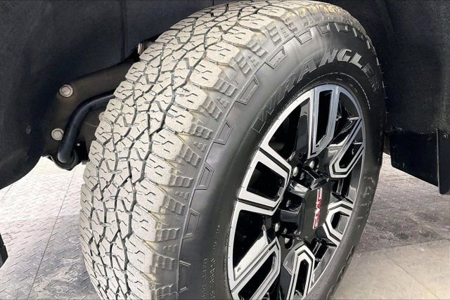 Used 2022 GMC Sierra 2500 AT4 w/ AT4 Preferred Package image 33