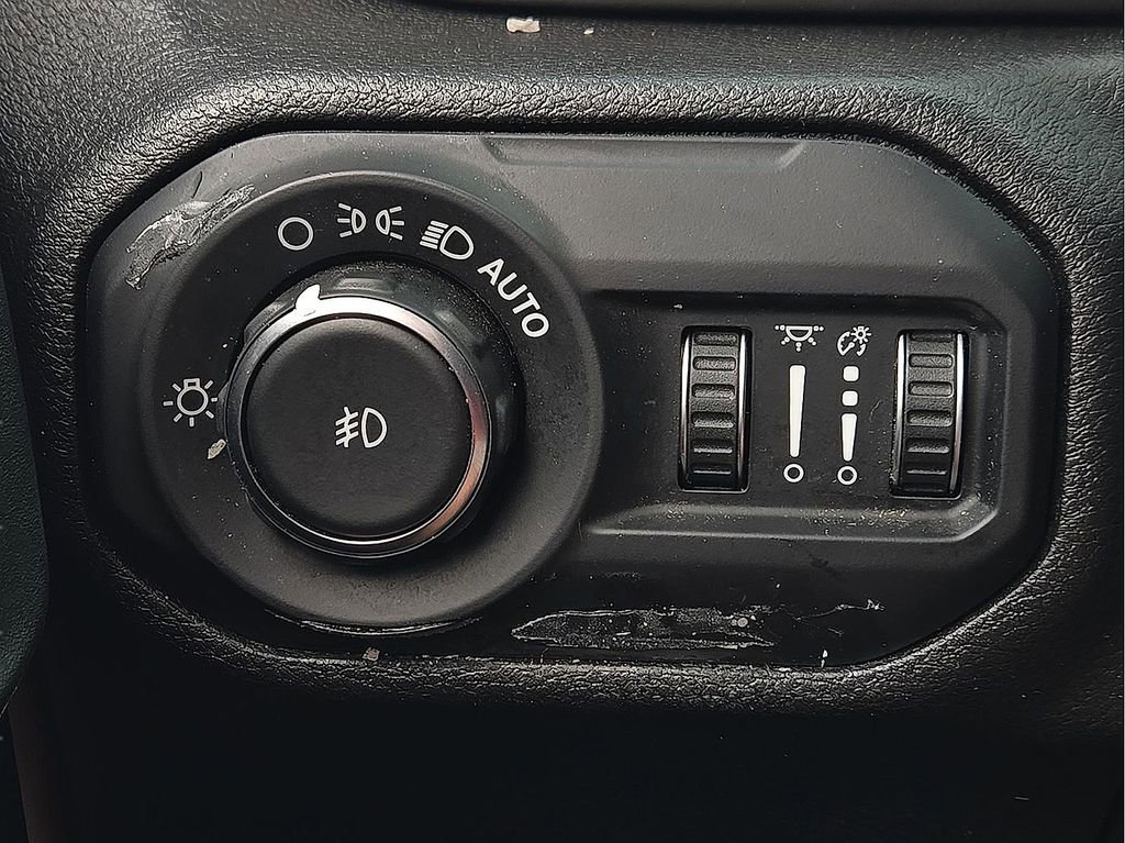 Used 2021 Jeep Wrangler Sport S image 17