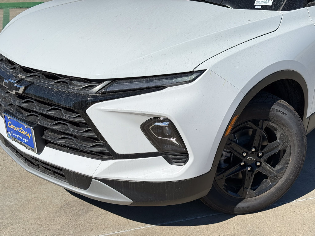 New 2026 Chevrolet Blazer LT w/ Midnight/Sport Edition FWD image 3