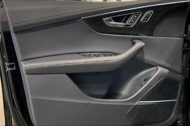 Certified 2025 Audi Q8 Prestige AWD/4WD image 23