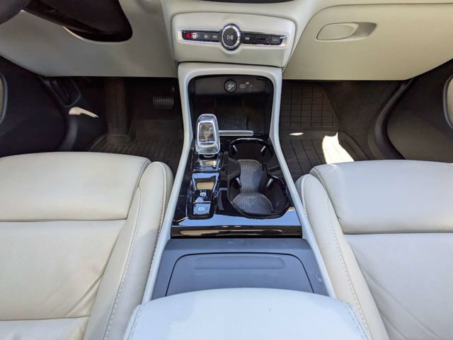 Certified 2023 Volvo XC40 B5 Plus w/ Protection Package Premier AWD/4WD image 24