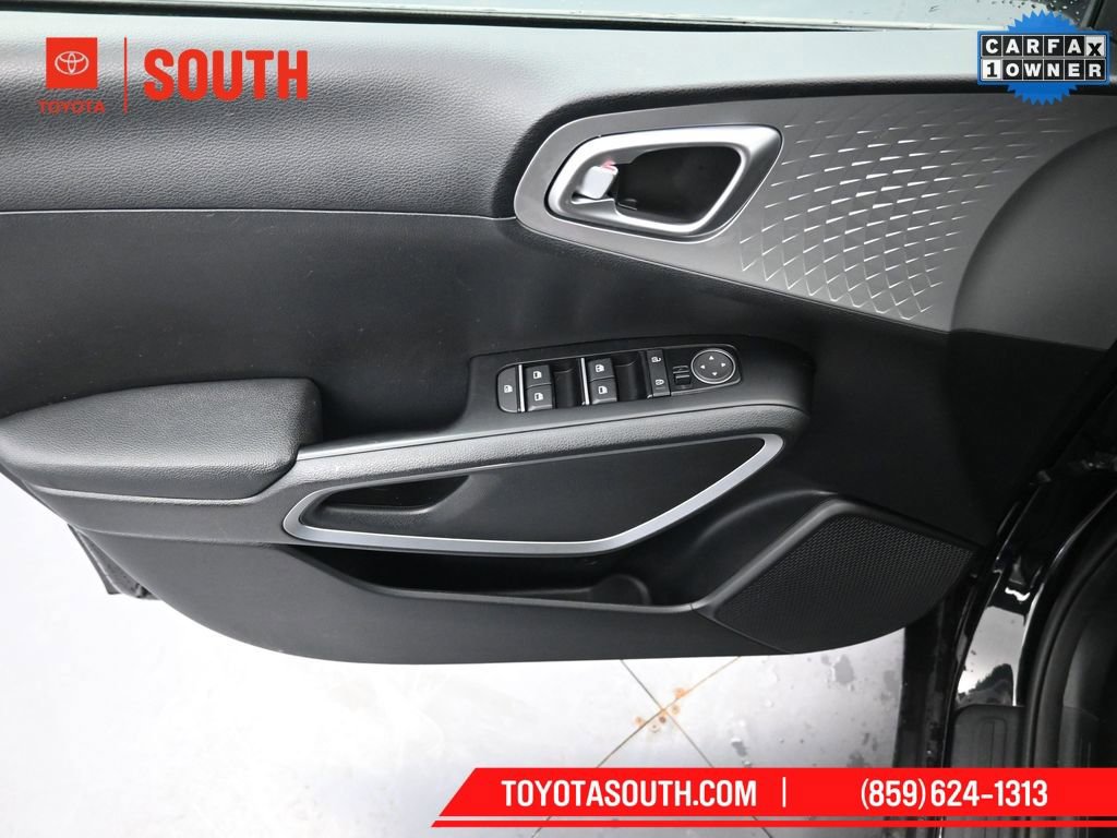 Used 2023 Kia Soul LX image 22