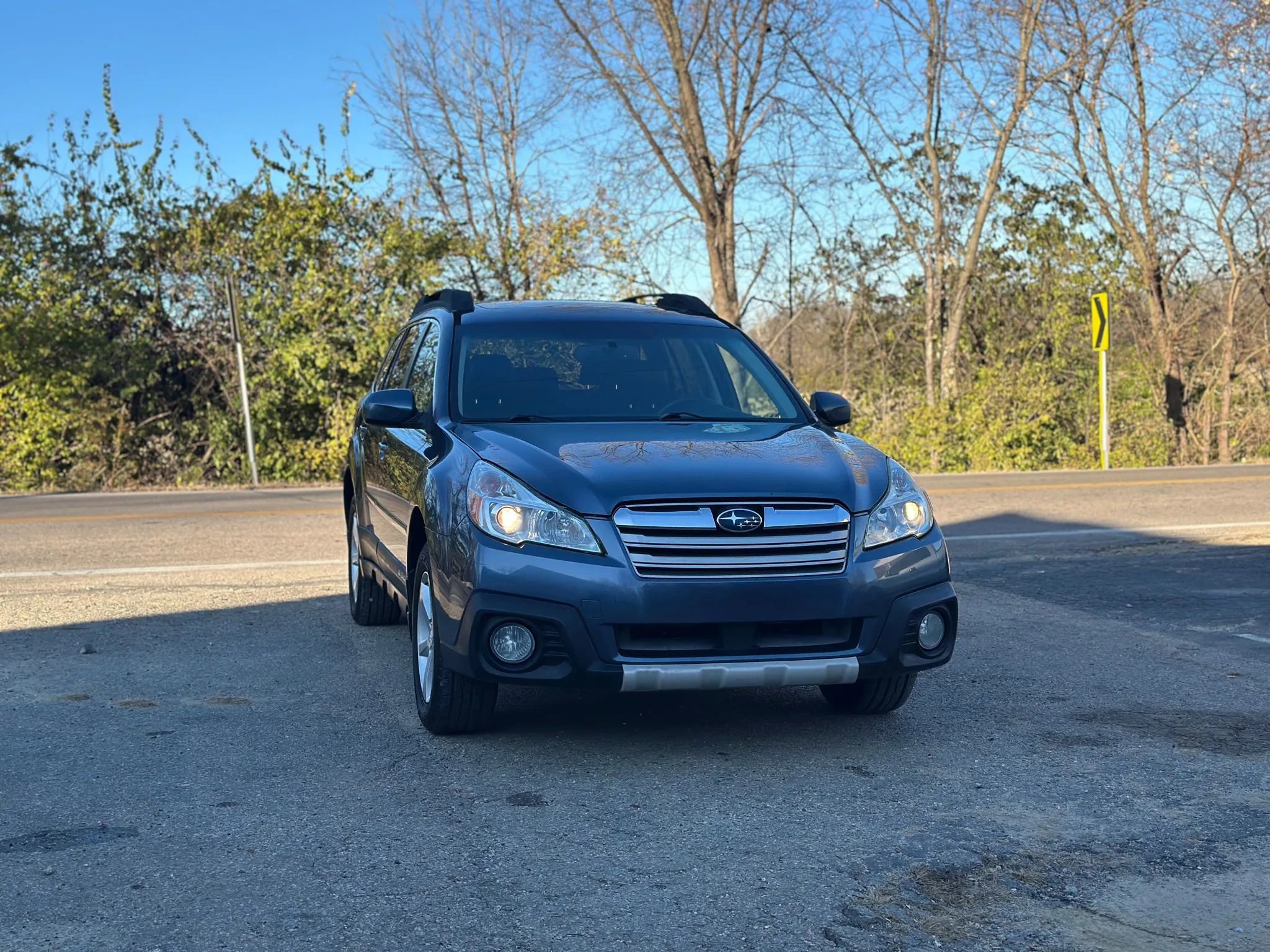 Used 2013 Subaru Outback 3.6R Limited w/ Moonroof Pkg image 8