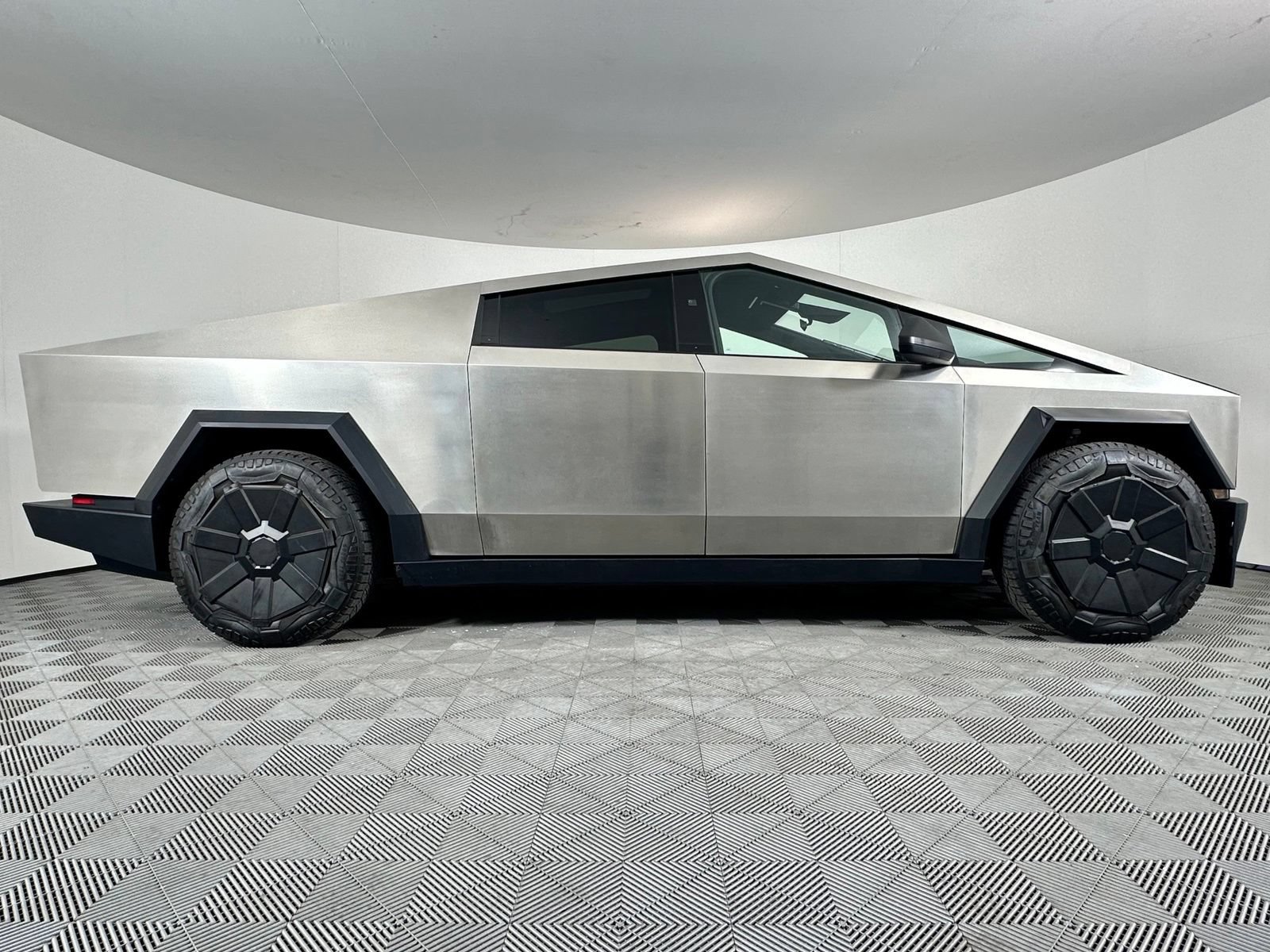 Used 2024 Tesla Cybertruck Cyberbeast AWD/4WD image 33