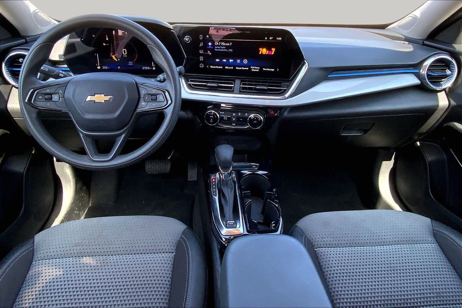 Used 2025 Chevrolet Trax LT FWD image 16