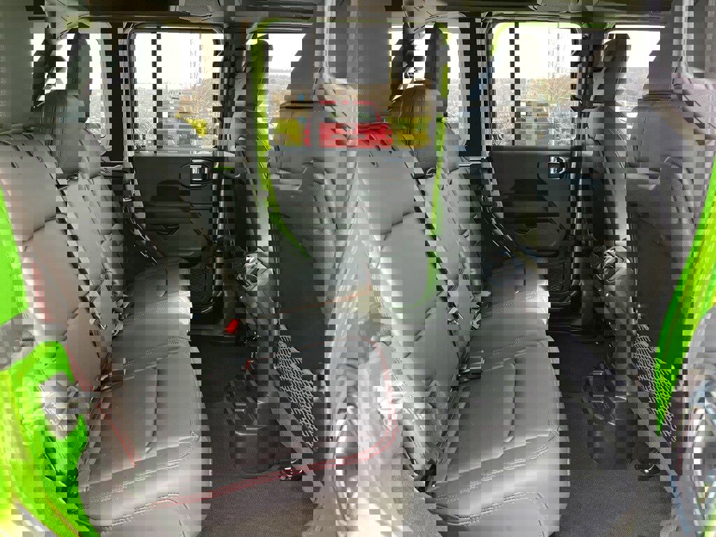 Used 2025 Jeep Wrangler Unlimited Rubicon image 21