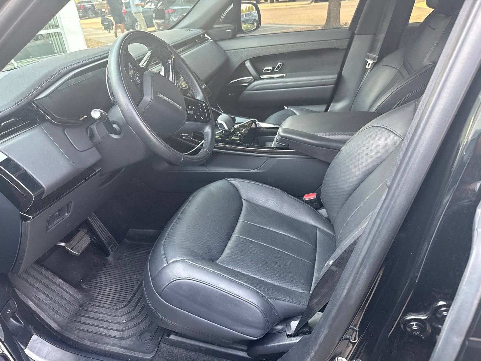Used 2024 Land Rover Range Rover Sport Dynamic SE AWD/4WD image 4