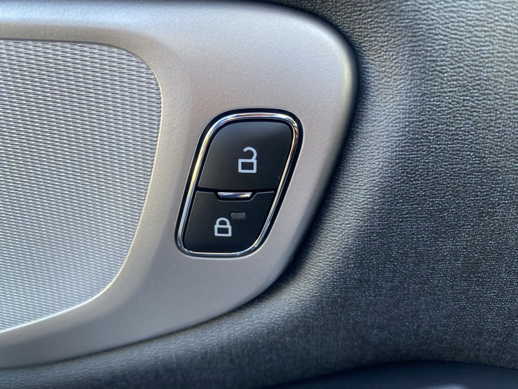 New 2025 Ford Expedition Active image 14