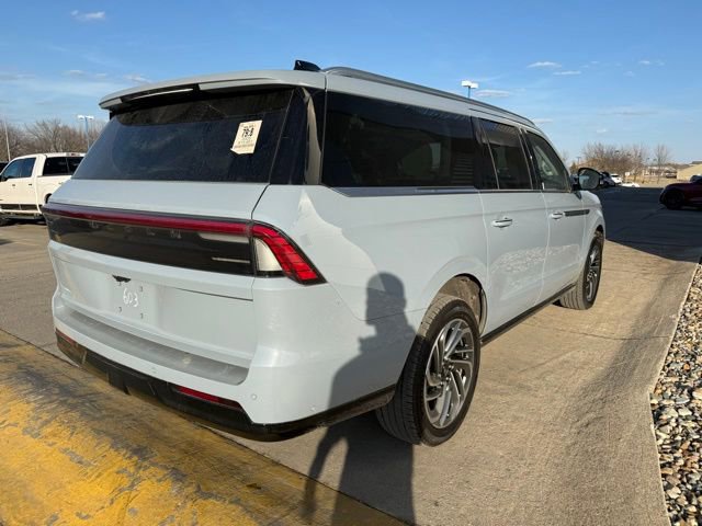 Certified 2025 Lincoln Navigator L Reserve image 3