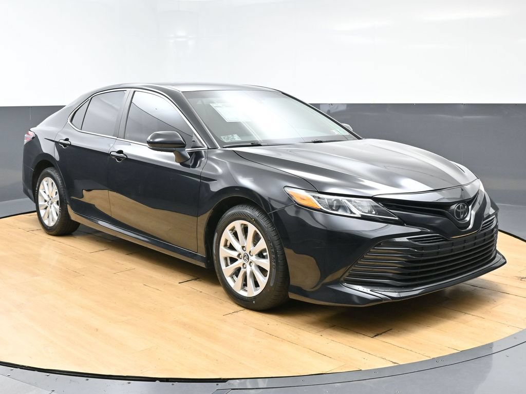 Used 2018 Toyota Camry LE FWD image 3