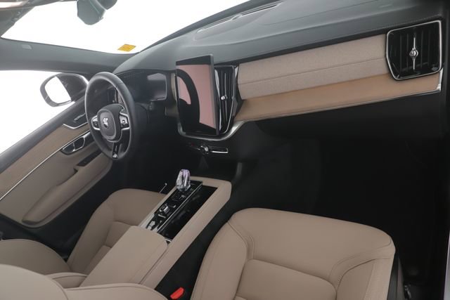 Used 2026 Volvo XC90 B5 Core image 32