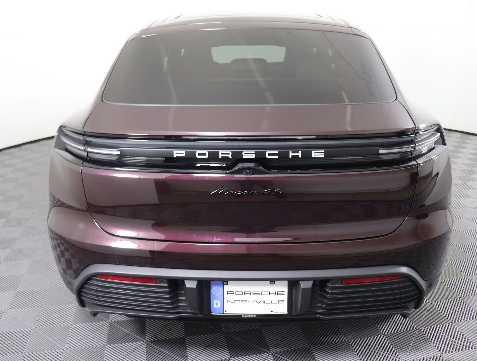 Certified 2025 Porsche Macan 4S Electric AWD/4WD image 11