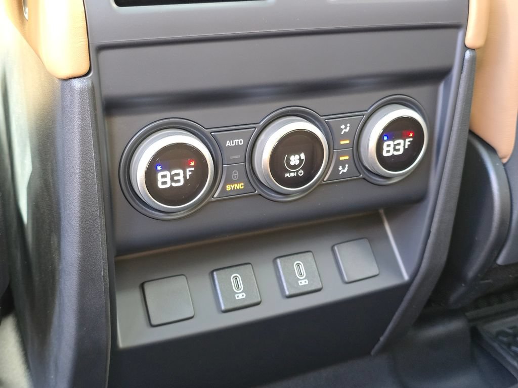 New 2026 Land Rover Defender 130 X-Dynamic SE AWD/4WD image 34