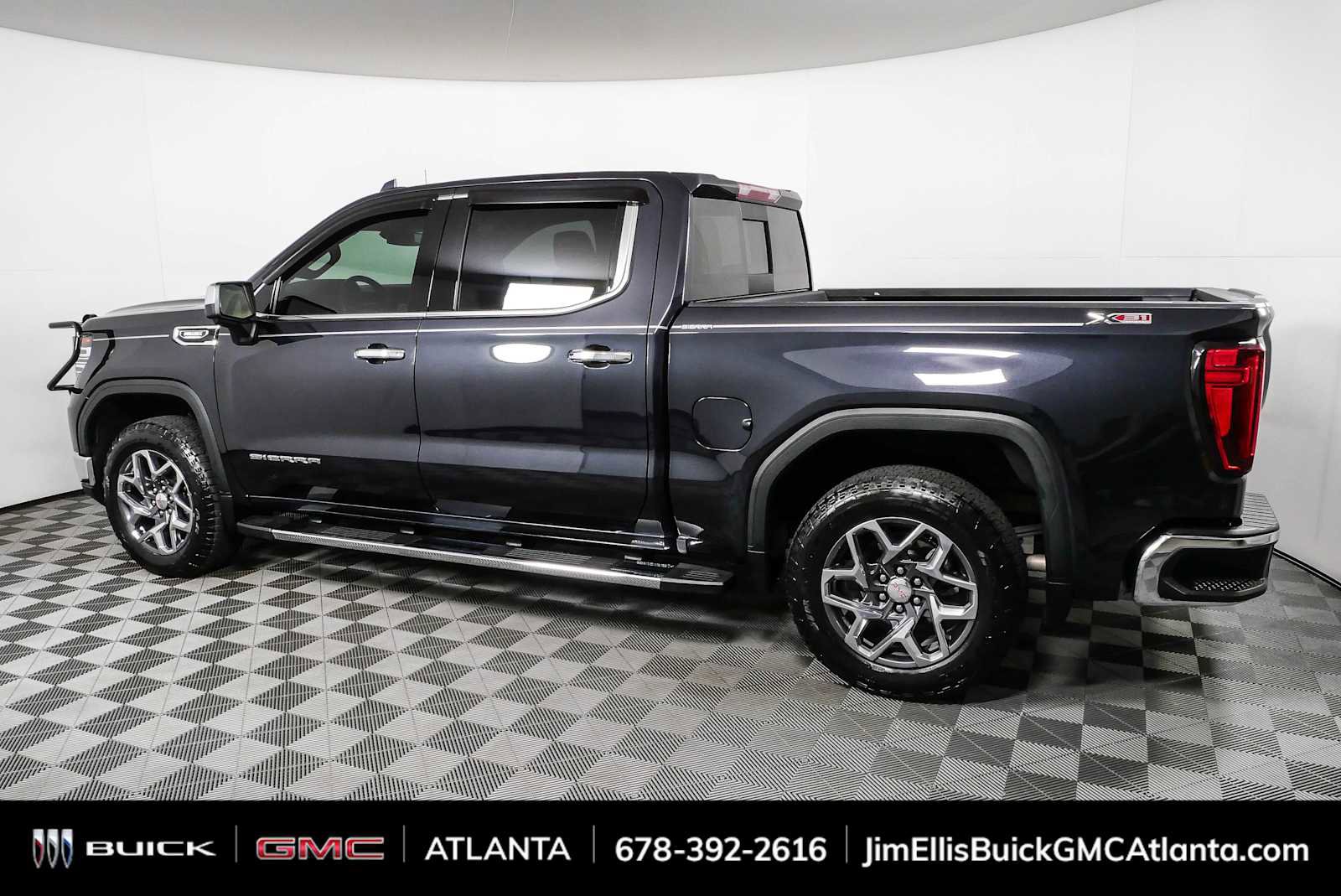 Used 2022 GMC Sierra 1500 SLT w/ SLT Premium Plus Package AWD/4WD image 30