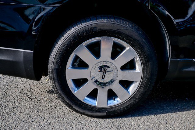 Used 2016 Lincoln MKT AWD image 27