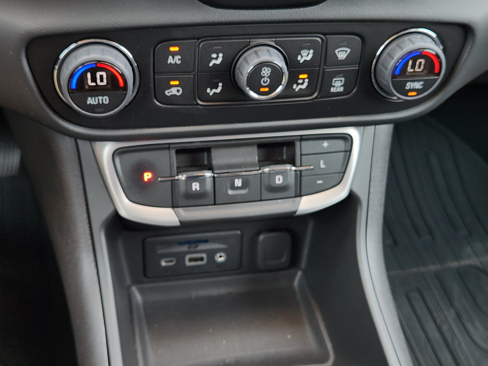 Used 2023 GMC Terrain SLT w/ LPO, Floor Liner Package FWD image 14