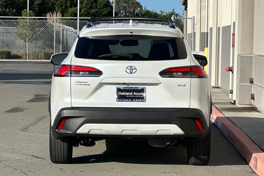 Used 2023 Toyota Corolla Cross XLE w/ Convenience Package image 5