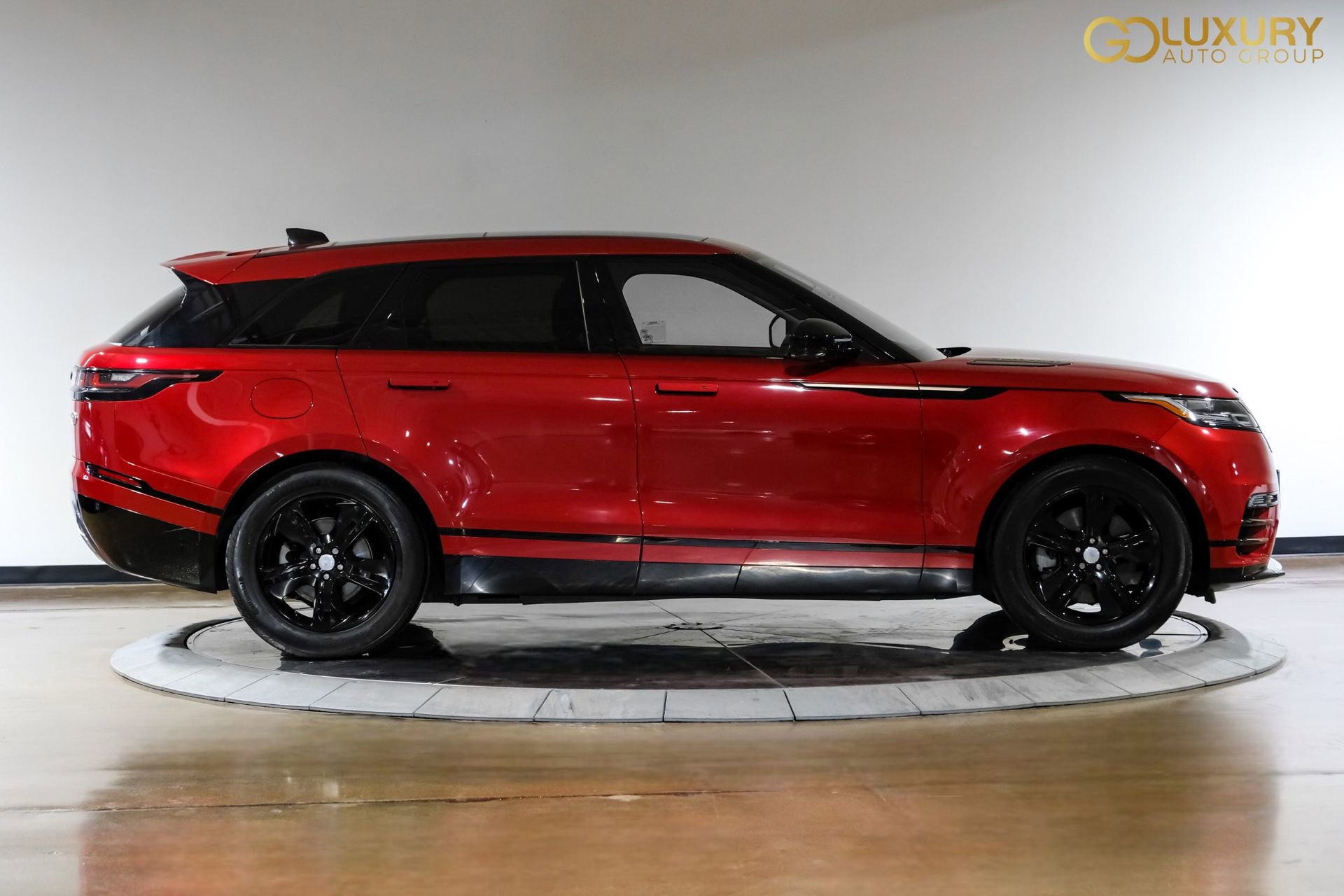 Used 2023 Land Rover Range Rover Velar R-Dynamic S image 9