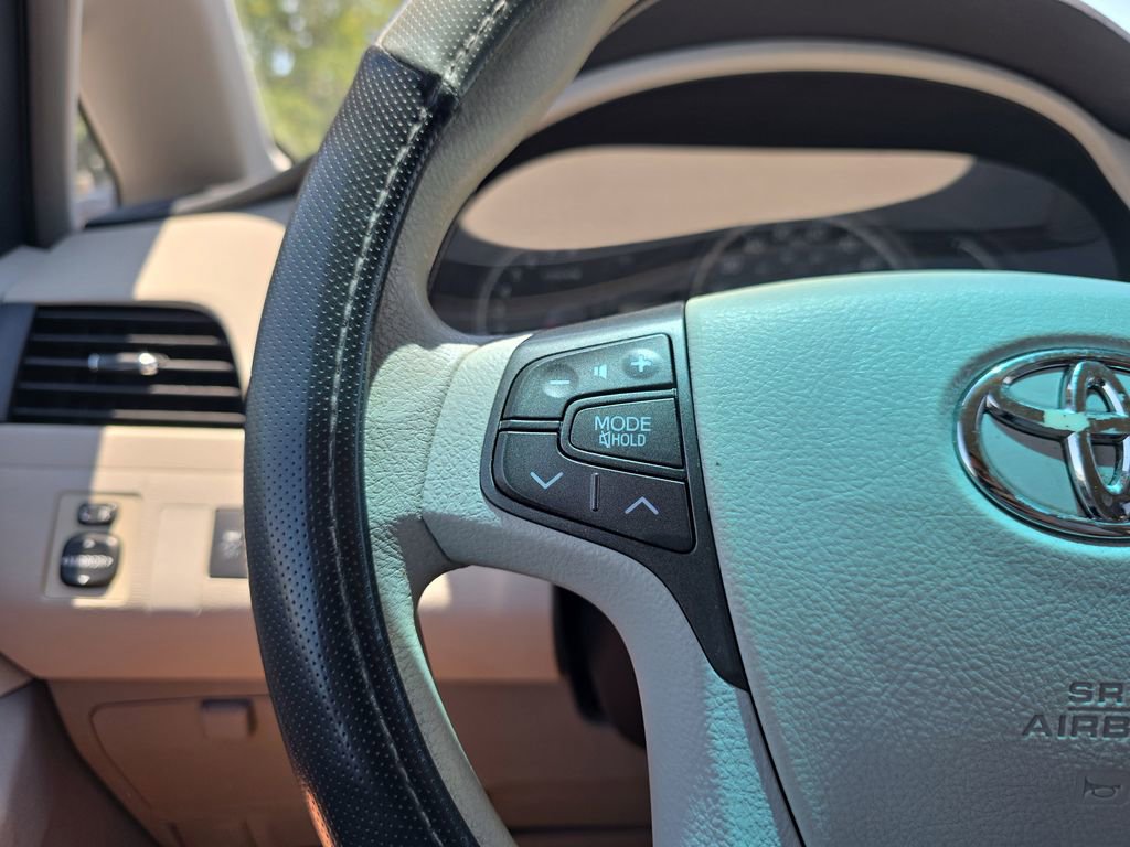 Used 2012 Toyota Sienna LE FWD image 21