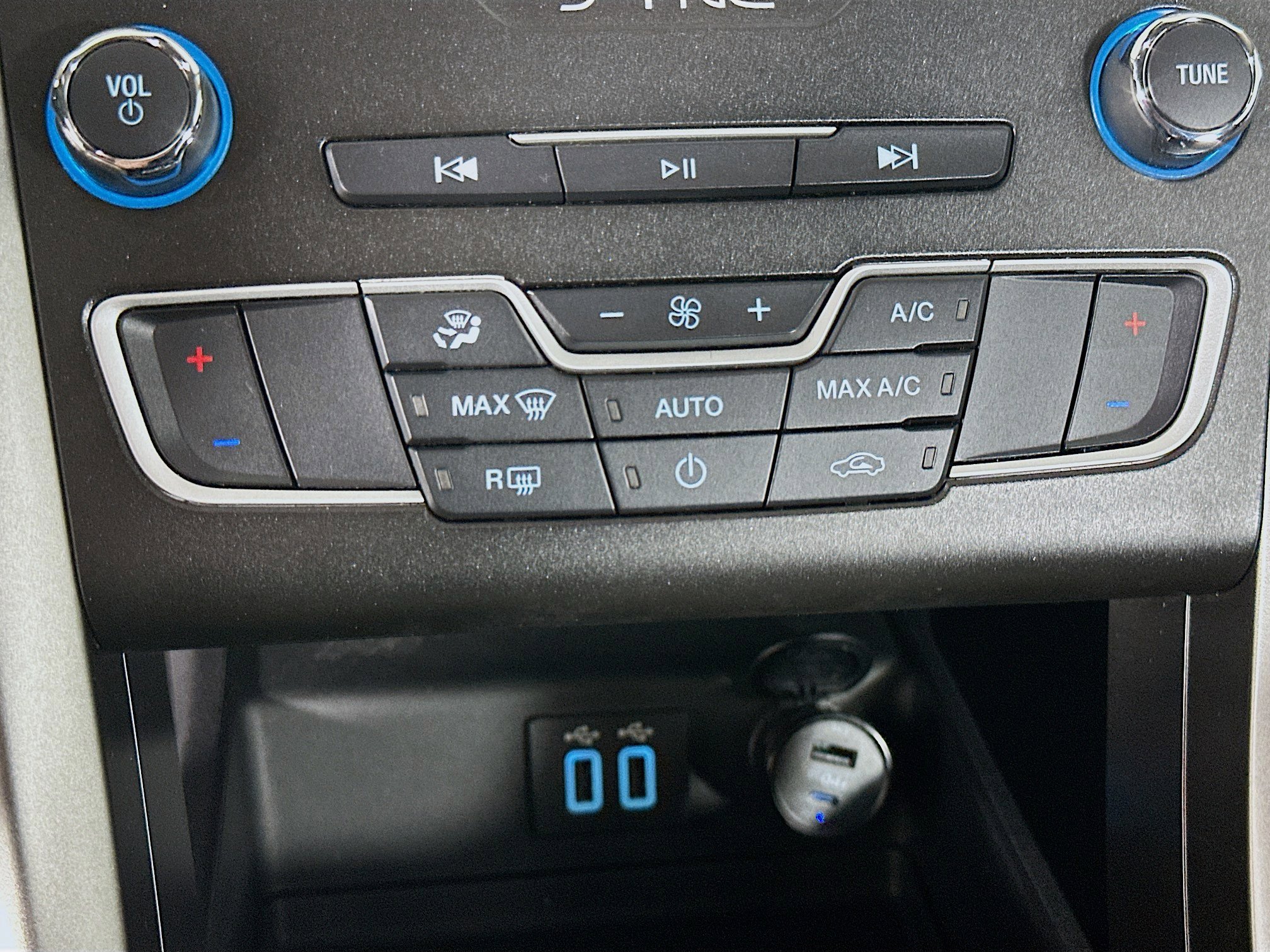 Used 2020 Ford Fusion SE FWD image 23