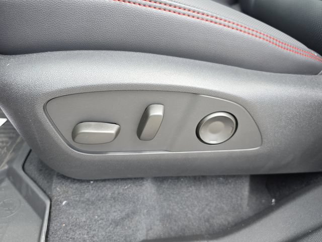 New 2026 Chevrolet Traverse RS w/ LPO, Floor Liner Package FWD image 23