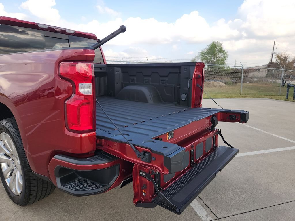 Used 2022 Chevrolet Silverado 1500 High Country w/ Technology Package image 37