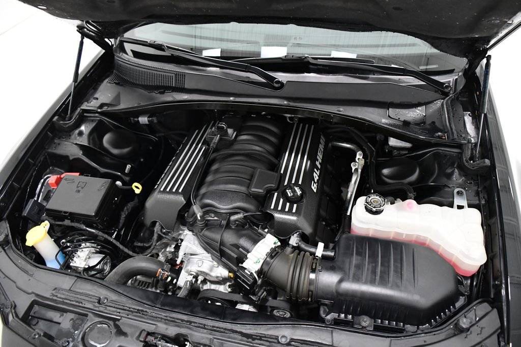 Used 2023 Chrysler 300 C RWD image 6