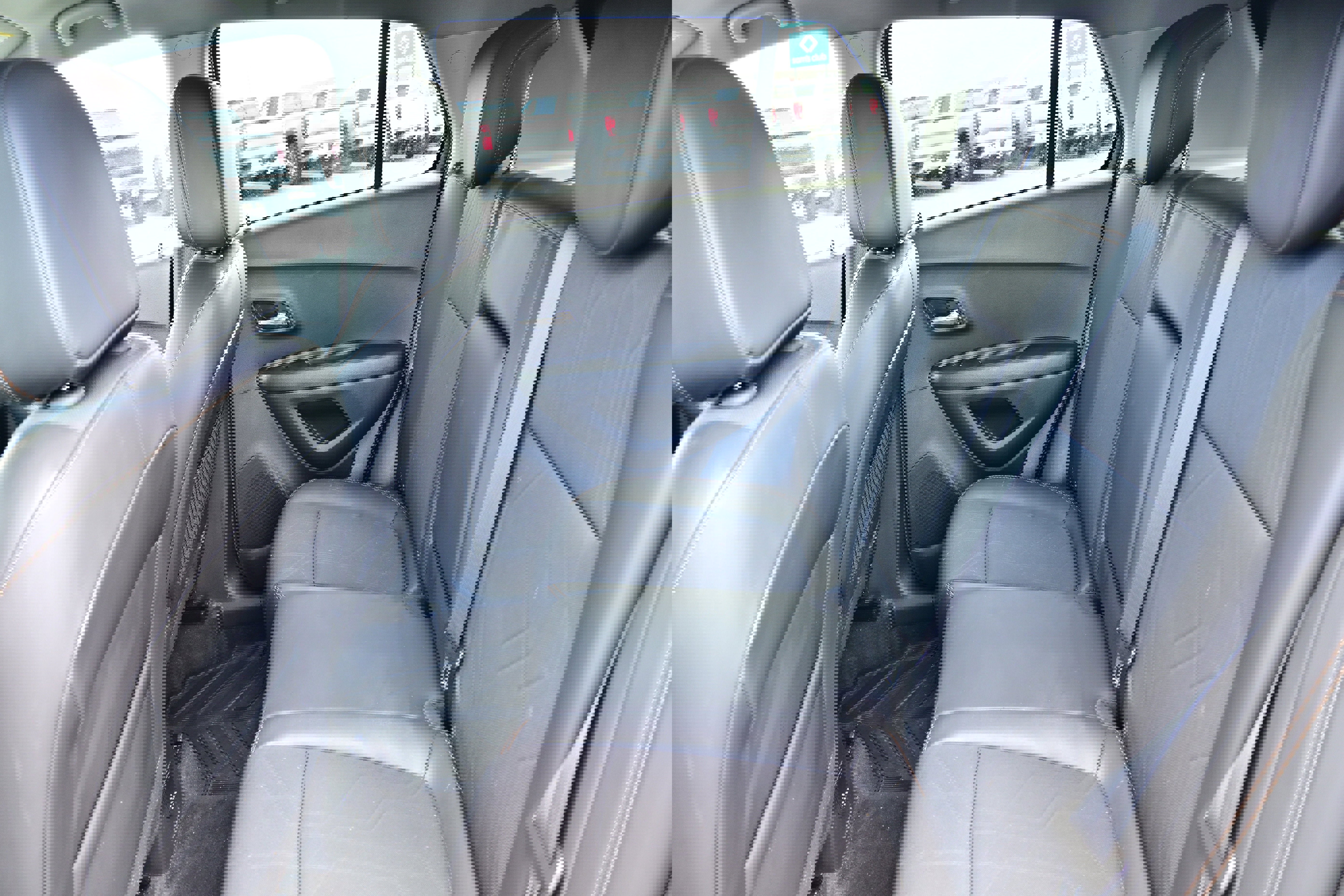 Used 2021 Chevrolet Trax LT w/ LT Convenience Package AWD/4WD image 14