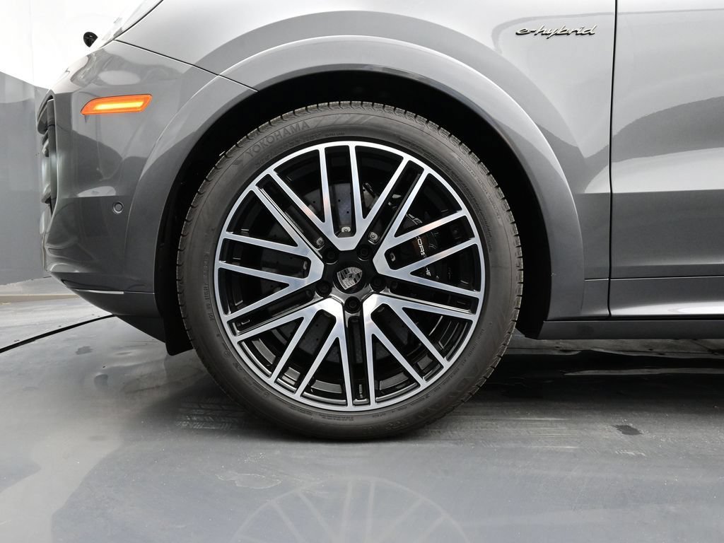New 2025 Porsche Cayenne Turbo AWD/4WD image 6