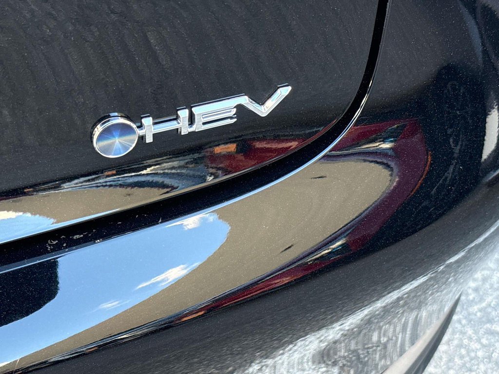 Used 2025 Toyota Prius LE FWD image 6