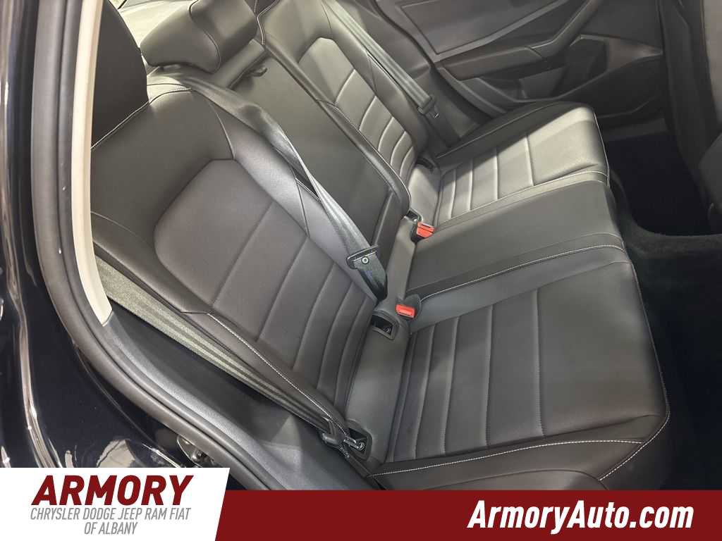 Used 2024 Volkswagen Jetta SE image 31