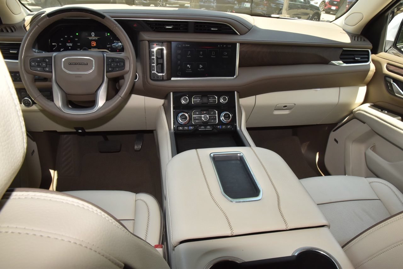 Used 2024 GMC Yukon XL Denali w/ Advanced Technology Package AWD/4WD image 17