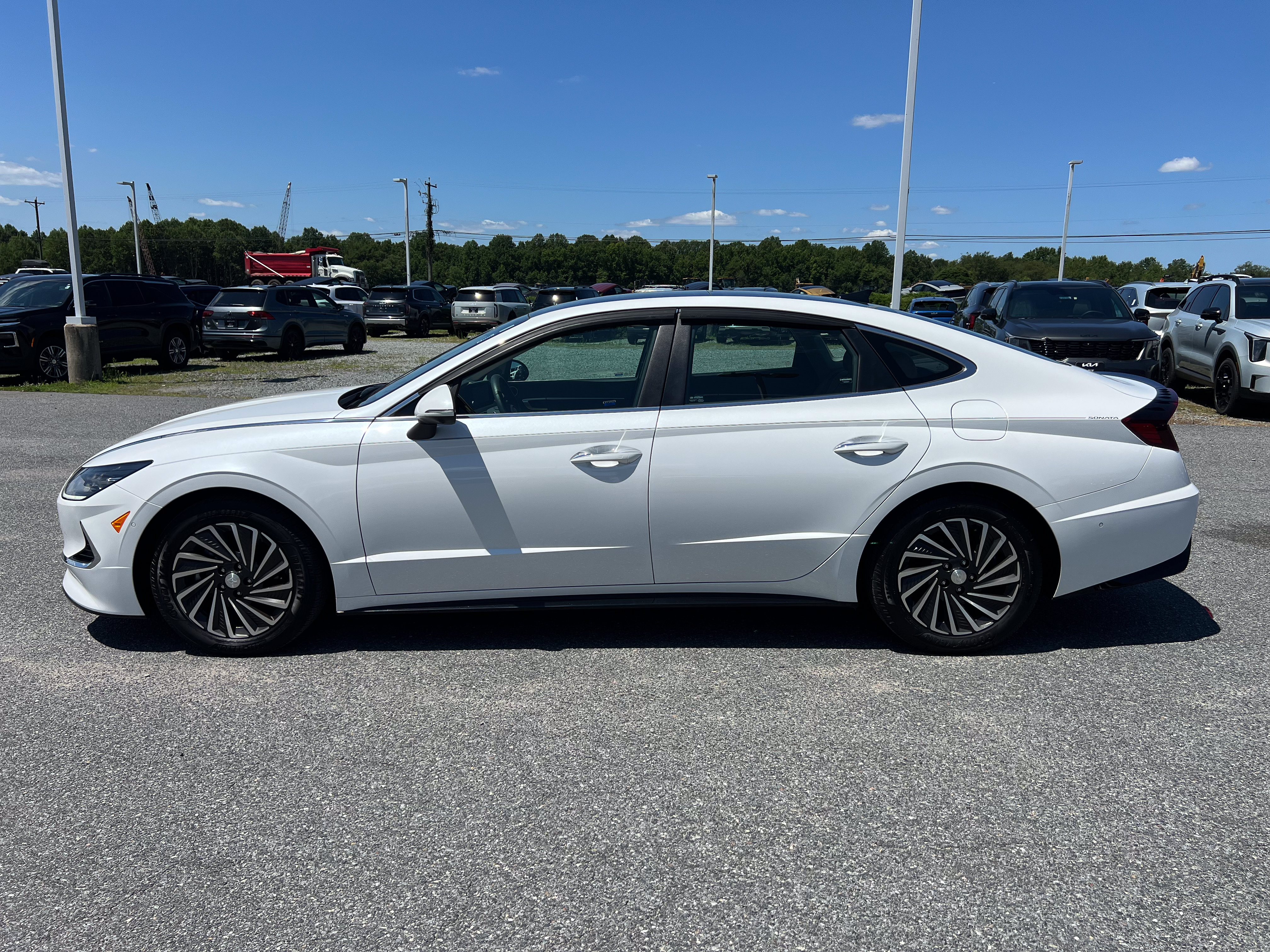 Used 2022 Hyundai Sonata Limited FWD image 2