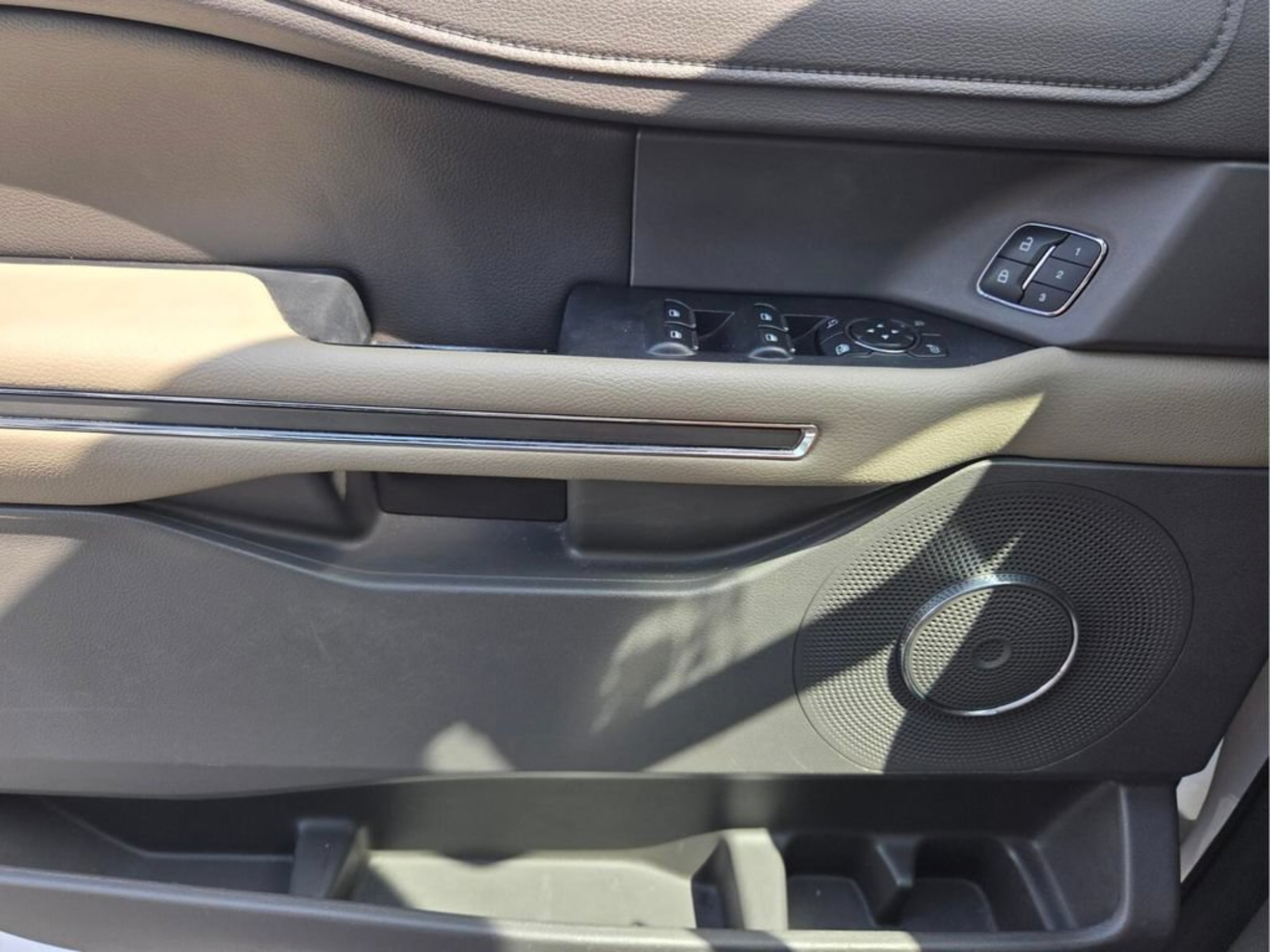 Used 2019 Ford Expedition XLT w/ Equipment Group 202A RWD image 26